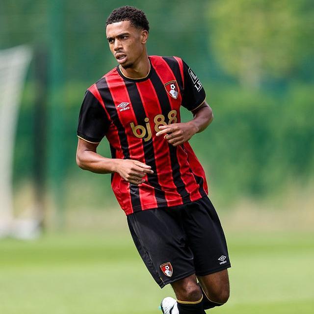 官方：伯恩茅斯20岁前锋西尔科特-杜贝里转会至奥林匹亚科斯