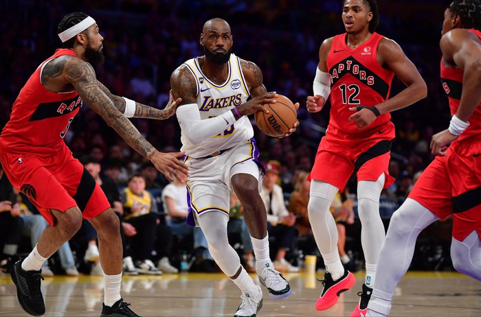 掀翻东部第4，湖人收获很丰富，练出了新阵容，一事情也能做好|八村塁|猛龙|多伦多猛龙队|洛杉矶湖人队|贾里德·范德比尔特_新浪体育_新浪新闻