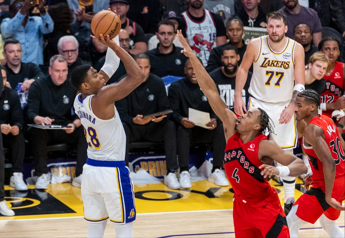 掀翻东部第4，湖人收获很丰富，练出了新阵容，一事情也能做好|八村塁|猛龙|多伦多猛龙队|洛杉矶湖人队|贾里德·范德比尔特_新浪体育_新浪新闻