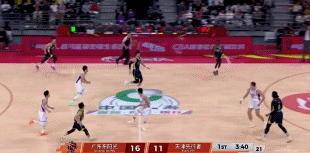 开云官方-菜鸡互啄！鬼才杜锋奇葩怪阵激活胡明轩，末节导演20-7逆转天津